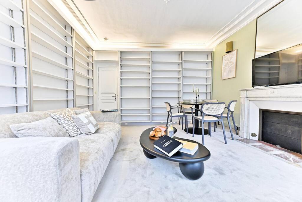 Chic Dans Le Prestigieux 7eme Arrondissement Apartment Paris