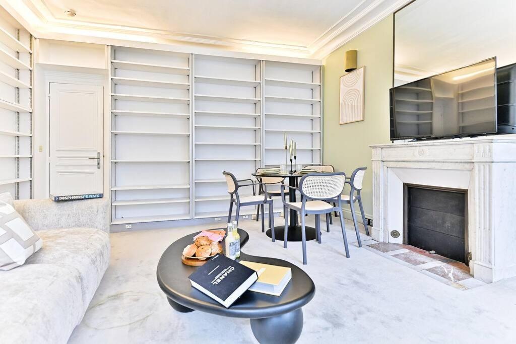 Chic Dans Le Prestigieux 7eme Arrondissement Apartment Paris