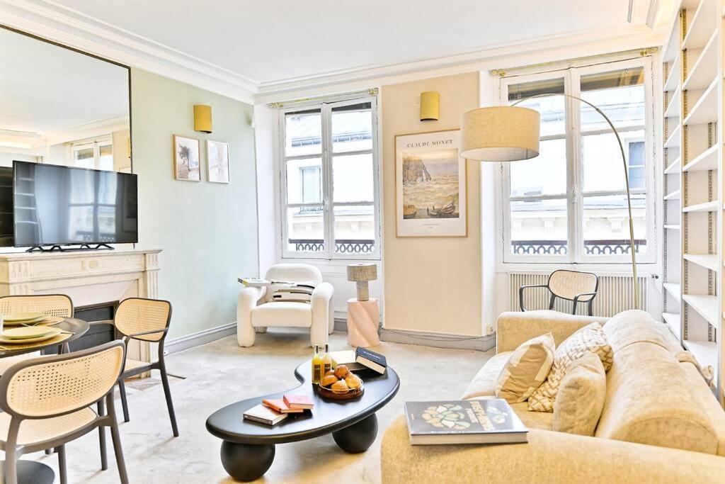 Chic Dans Le Prestigieux 7eme Arrondissement Apartment Paris