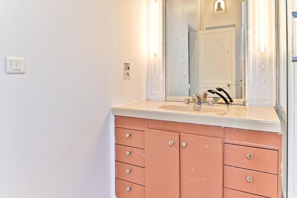 Chic Dans Le Prestigieux 7eme Arrondissement Apartment Paris